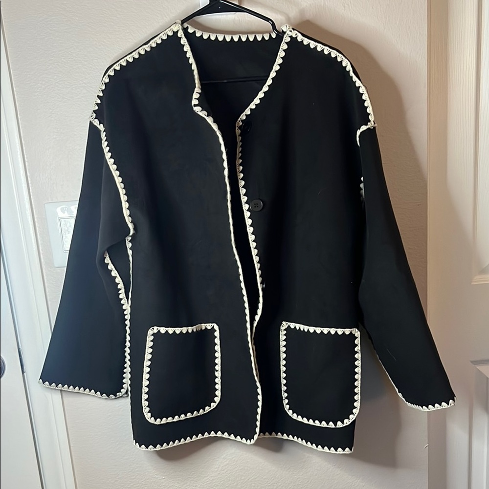 Commense Black and White Blazer with Elegant Trim